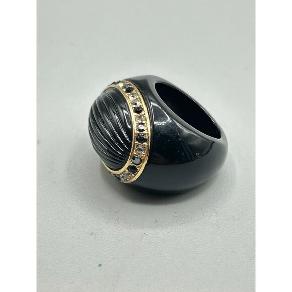 Black and Gold Plastic Vintage Ring Size 7 Ribbed Top Design Rhinestones Accent - Picture 3 of 9